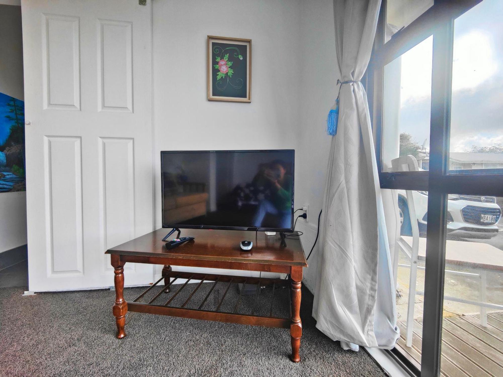 From 160 For Two Bedrooms Property In Уелингтън Екстериор снимка
