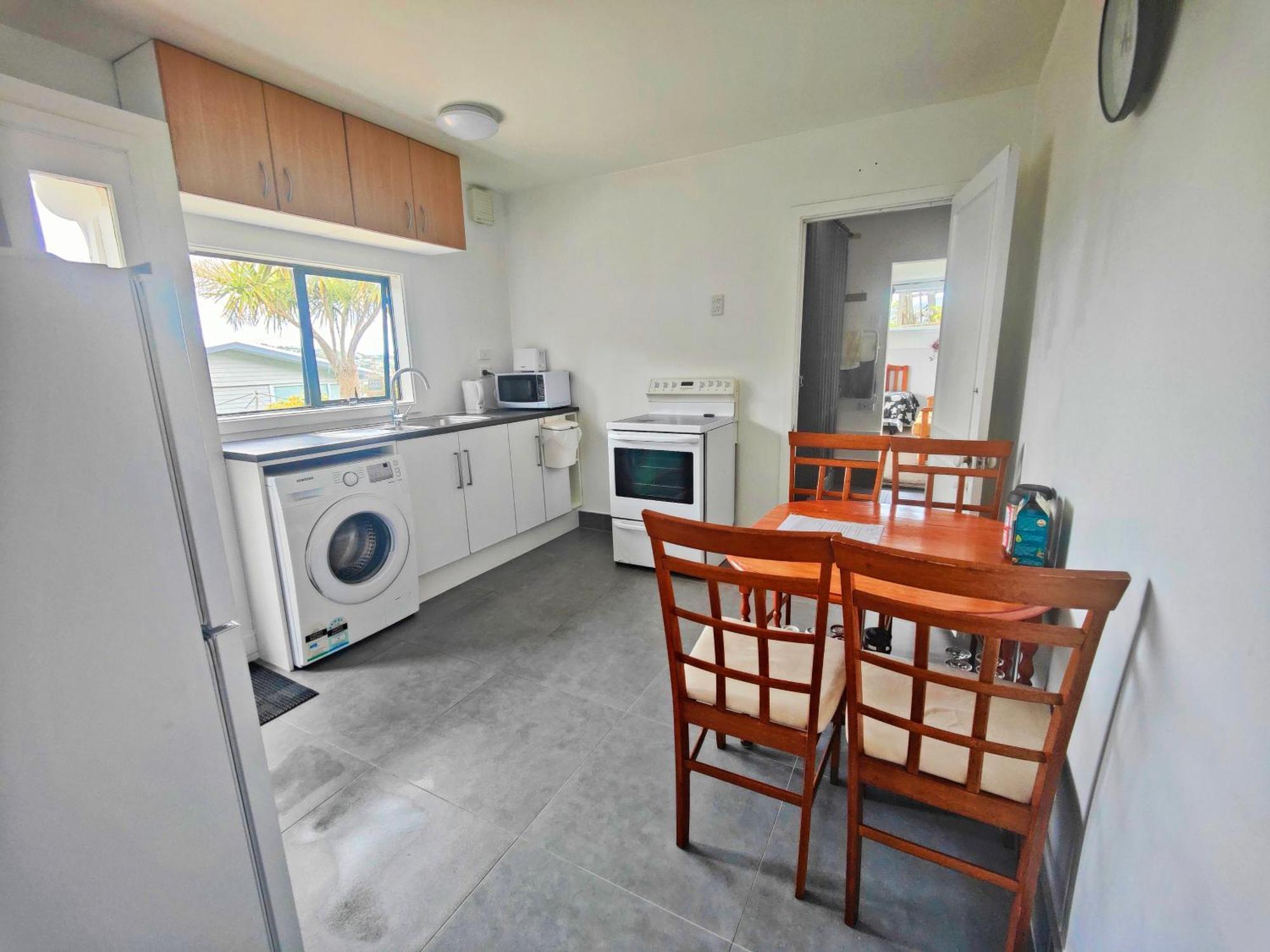 From 160 For Two Bedrooms Property In Уелингтън Екстериор снимка